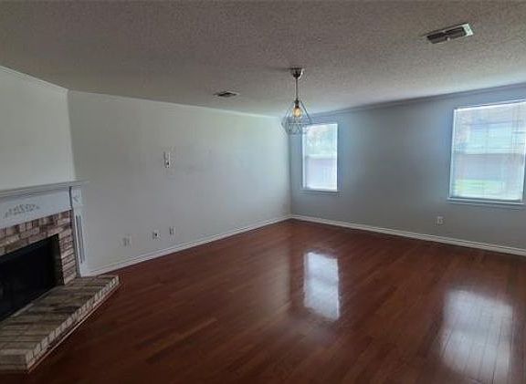 5th image of 654 Pondview Dr