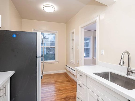 4th image of 1379 10th Ave #9