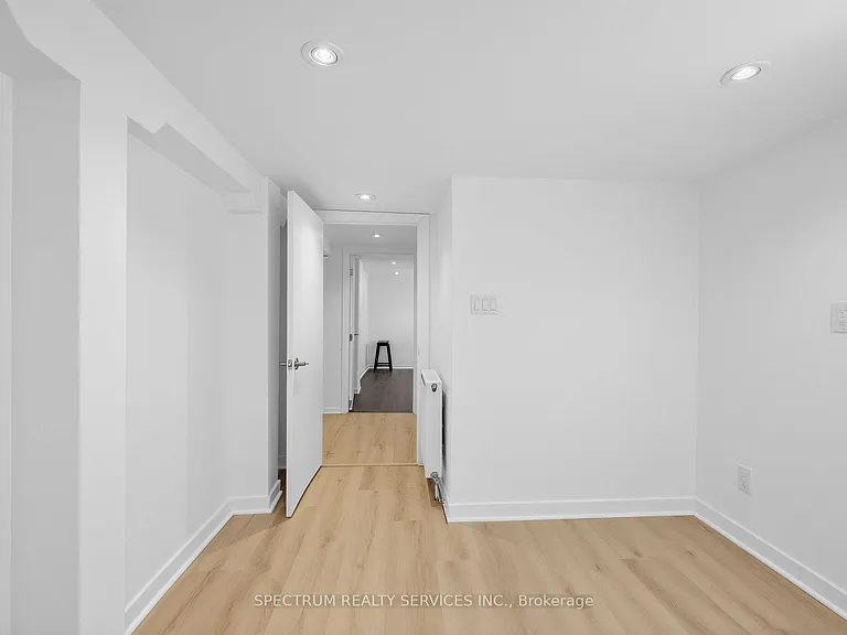 29 Raglan Ave — Photo 24