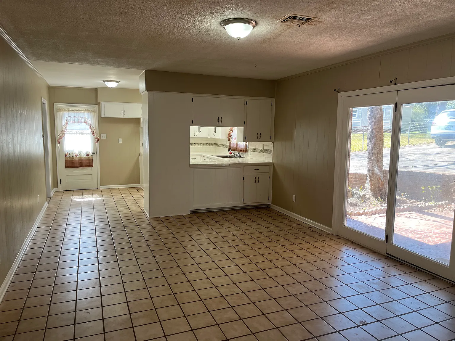 3 bed, 1431 sqft, $1,400 — Photo 3