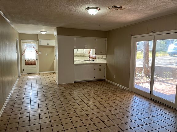 3rd image of 736 Joryne Dr