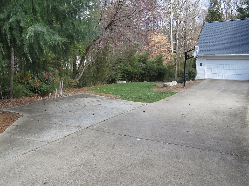 2nd image of 2740 Norwood Way