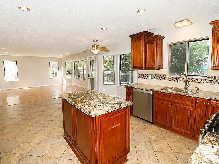 2515 Pressmen Dr — Photo 10