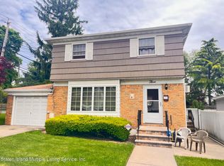 3 Locust Ave, Staten Island, NY 10306