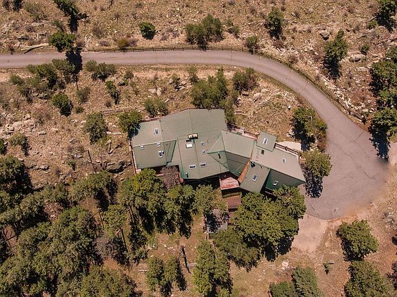 5th image of 1130 Dick Mountain Dr