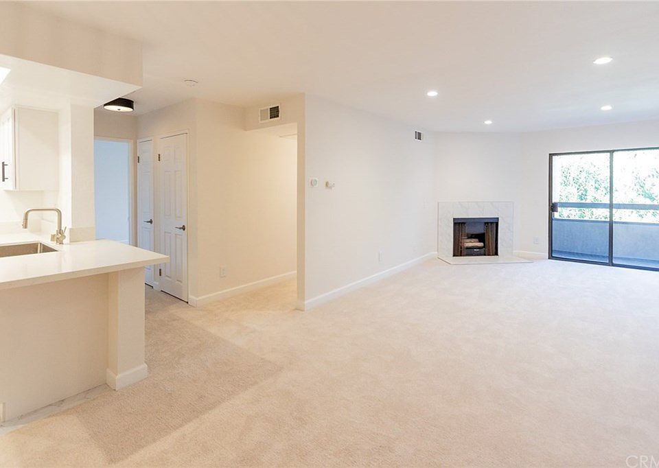 1st image of 424 Oak St Unit 331