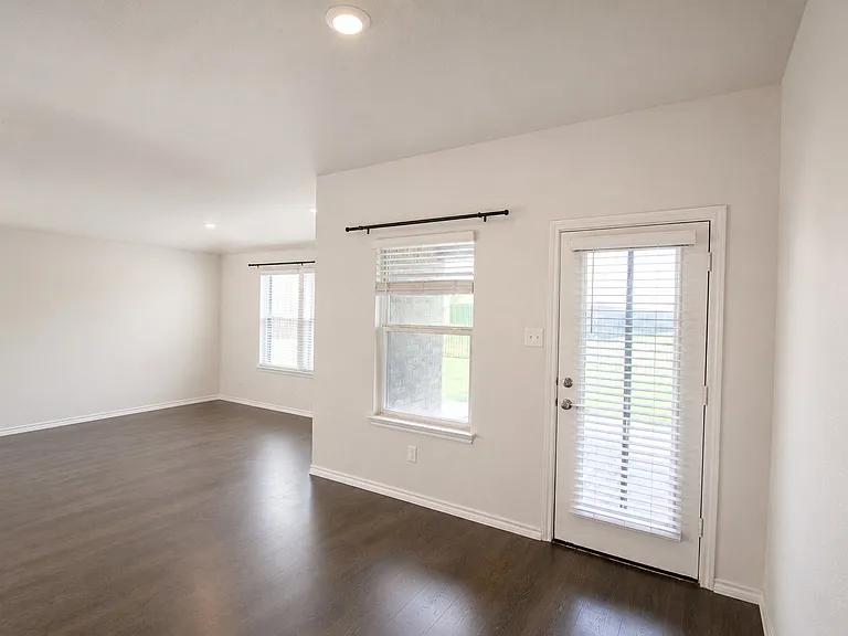 2333 Conklin Dr — Photo 3