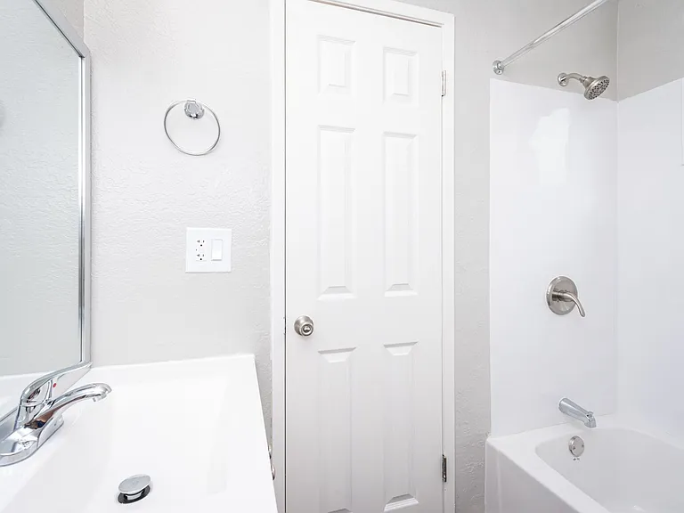 Gold Creek Apartments — Photo 44
