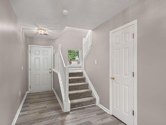 4th image of 903 Yellow Hawthorn Cir