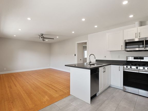 3rd image of 490 42nd St Unit 6