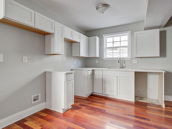 5th image of 30 Poinsett St
