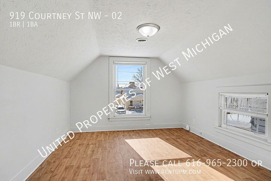 1st image of 919 Courtney St NW #2