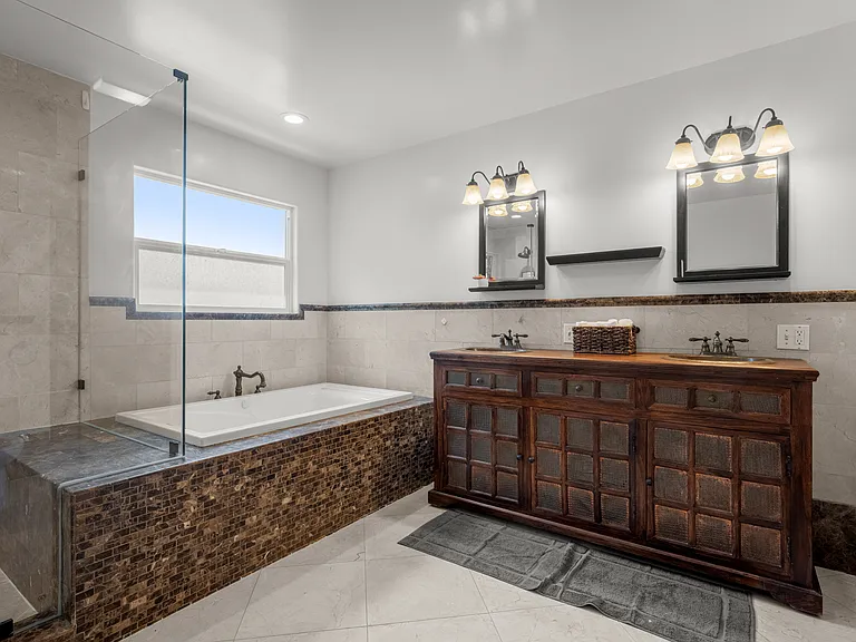 8302 S Sepulveda Blvd — Photo 43