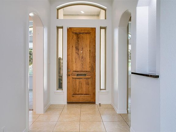 5th image of 3608 N Versailles Ave