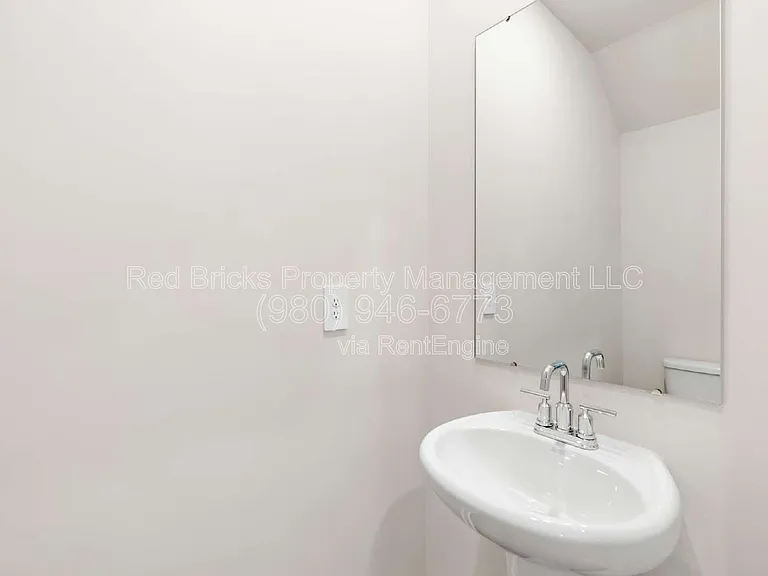 6105 Starview Ter — Photo 8