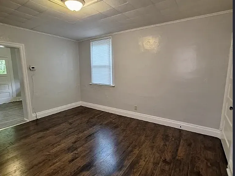 224 Mathews Ave — Photo 12