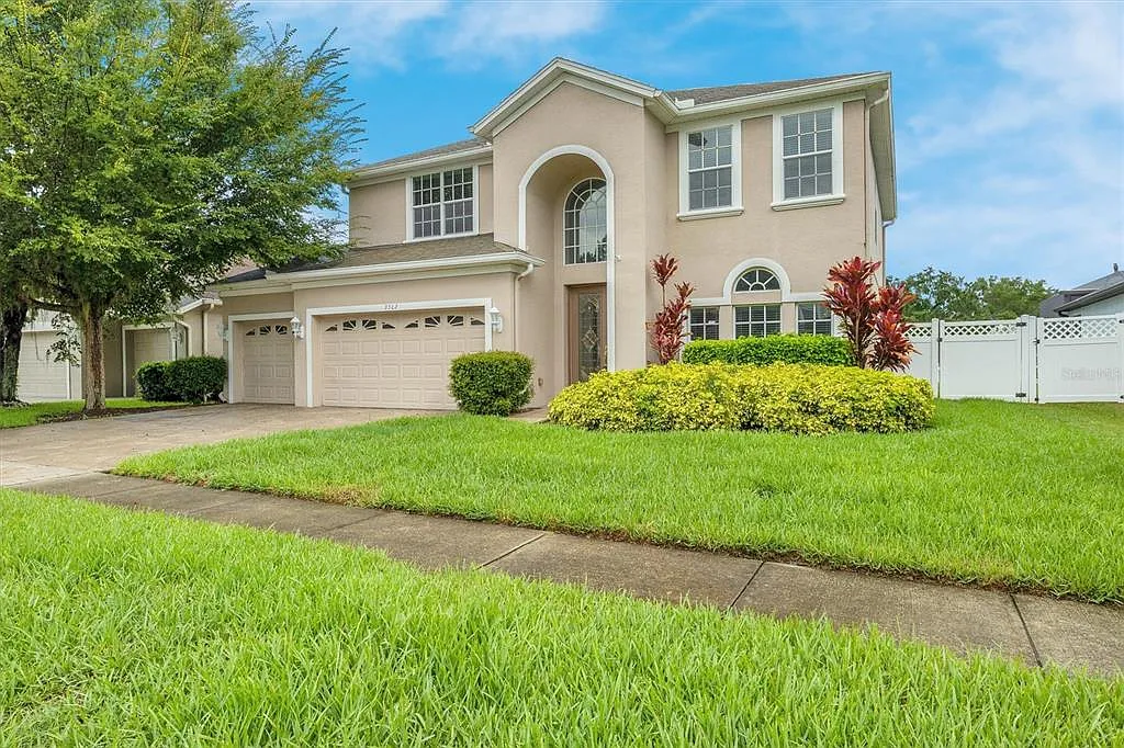 5 bed, 3.0 bath, 2858 sqft, $3,200 — Photo 2