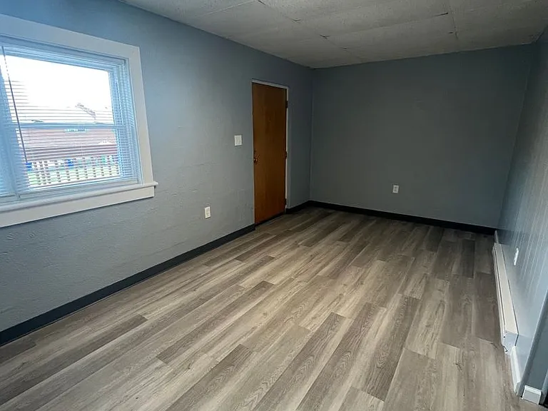 107 Lucas Dr — Photo 3