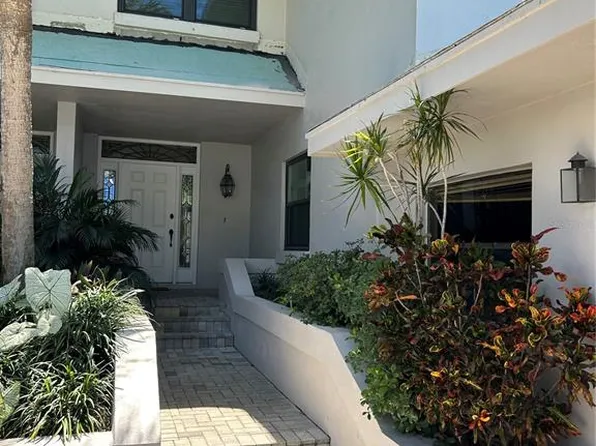 1676 Watermark Cir NE, Saint Petersburg, FL 33702