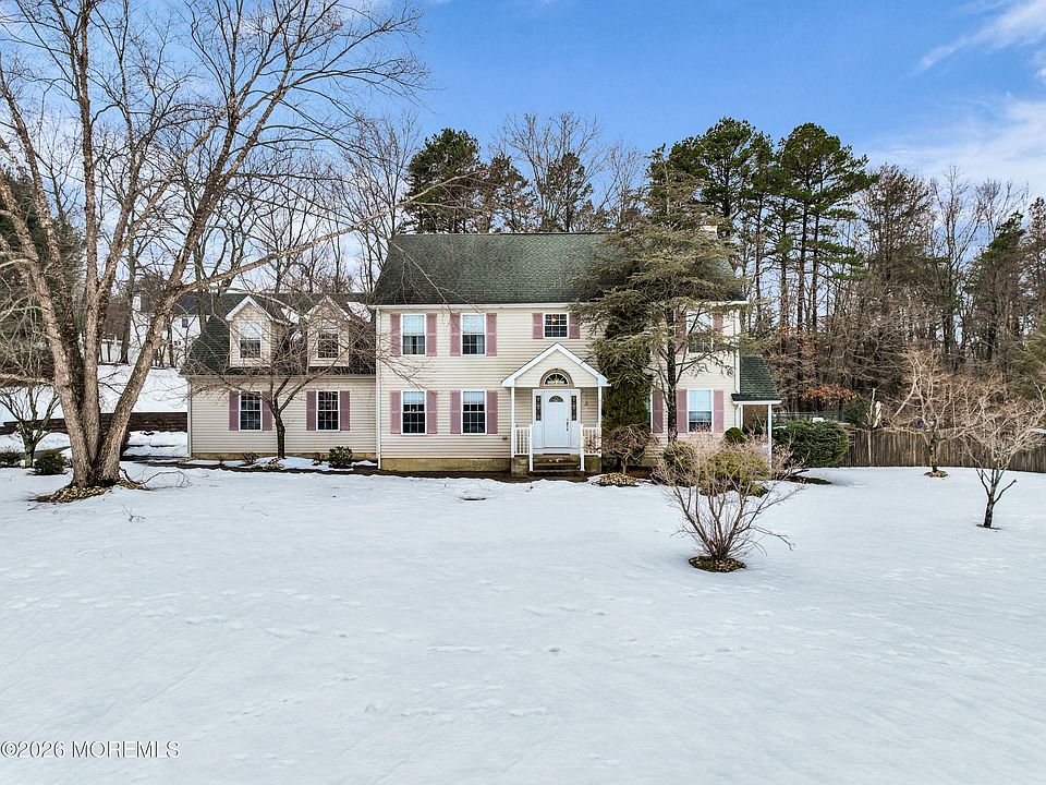 1st image of 322 Wellington Court