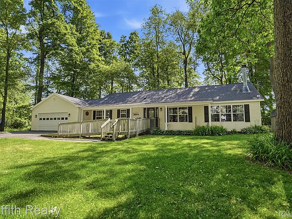3rd image of 260 Ellsworth Lake Dr
