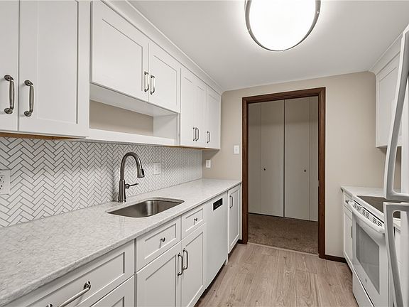 4th image of 5600 Munhall Rd APT 601