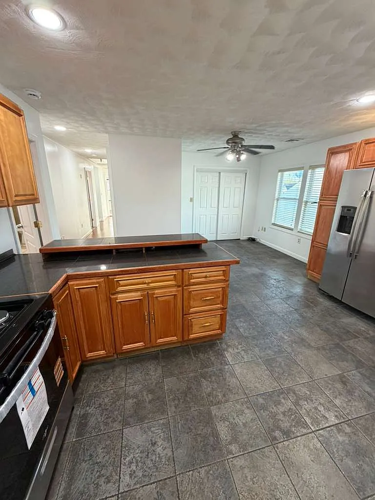 3 bed, 1200 sqft, $3,600 — Photo 3
