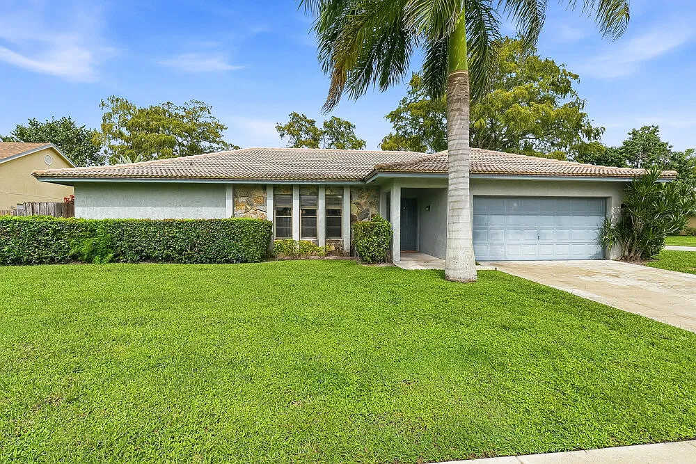 3 bed, 2.0 bath, 1979 sqft, $3,440 — Photo 1