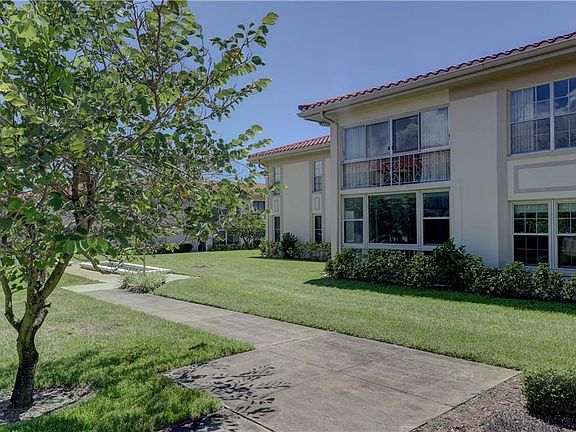 4th image of 19029 Us Highway 19 N APT 5-7