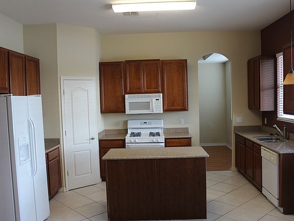 3rd image of 19909 Bluff Oak Blvd