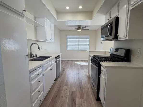 17141 Harbor Bluffs Cir APT D, Huntington Beach, CA 92649