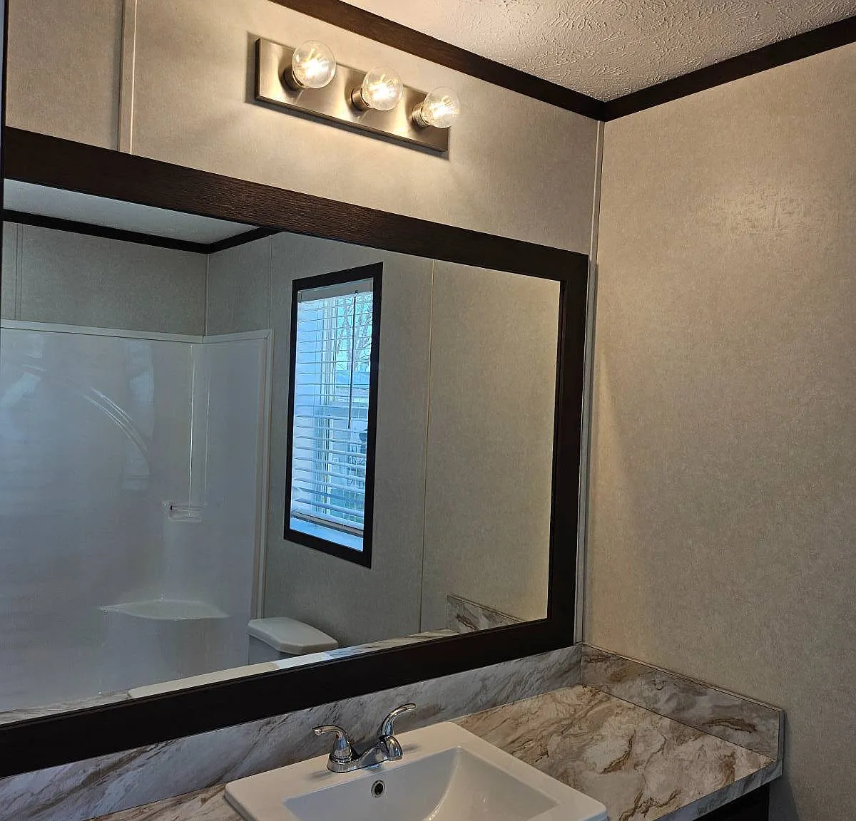 3 bed, 2.0 bath, $1,099 — Photo 4