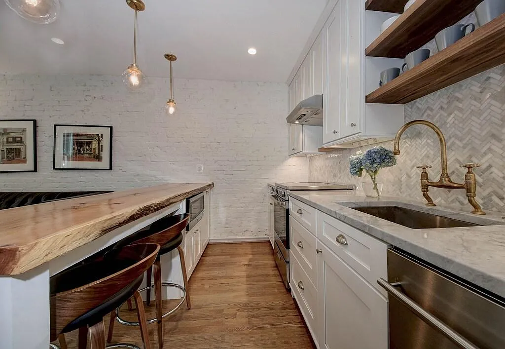 2 bed, 1000 sqft, $3,000 — Photo 2