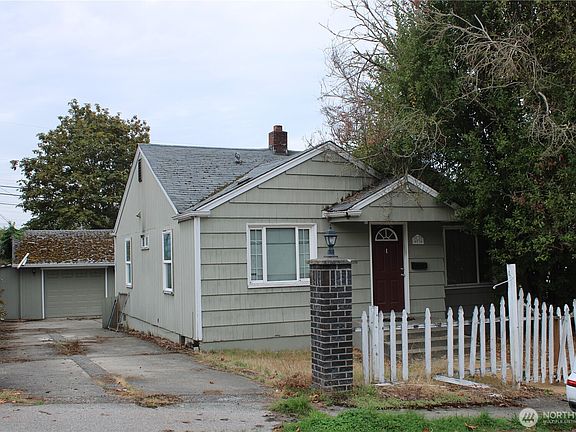 5th image of 4034 E Spokane Street