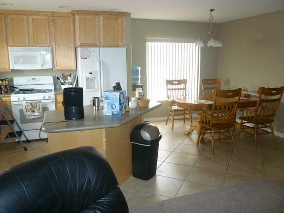 3rd image of 5653 N Poppy Cir