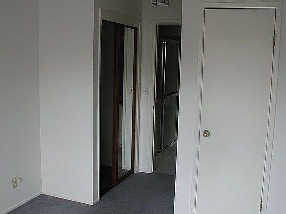 Main bedroom w/ensuite