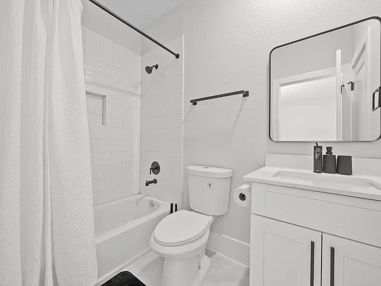1208 Moody St — Photo 23