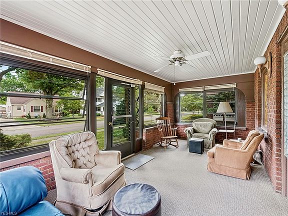 3rd image of 320 Hoover Ave