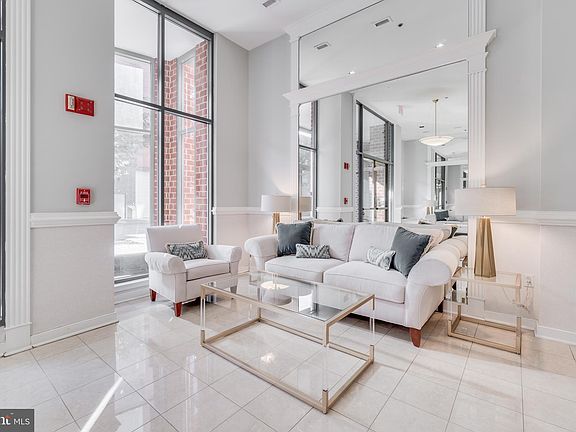 4th image of 1050 N Taylor St #1-113