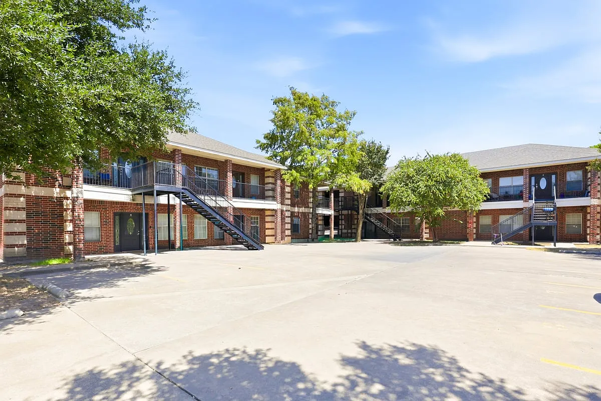 Bear Gardens - 1521 Bagby Unit J — Photo 1