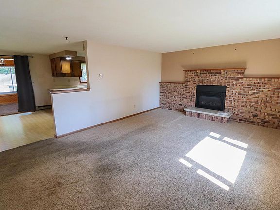 3rd image of 217 Maple LANE