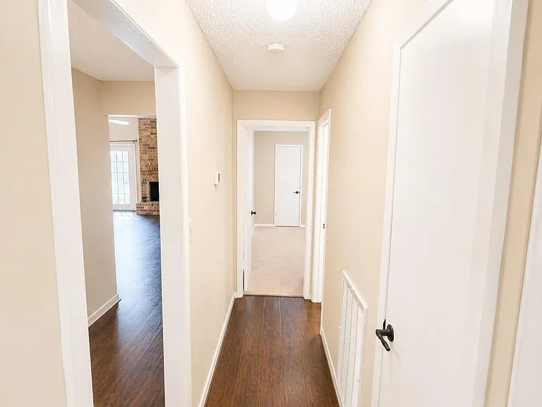 2239 Highland Hills Dr — Photo 23