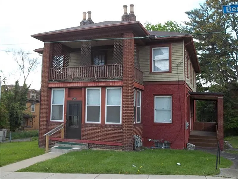 1266 Benton Ave photo 1
