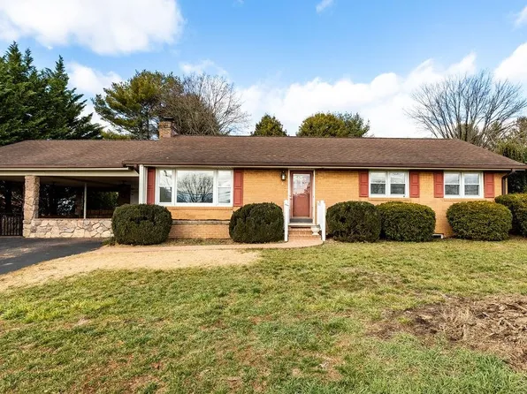 40 Parkview Dr, Waynesboro, VA 22980