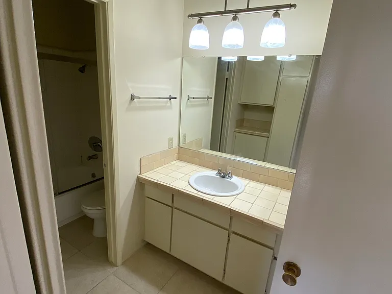 815 Crenshaw Blvd #206 — Photo 5