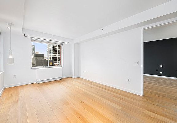 5th image of 555 W 23rd St APT S12d