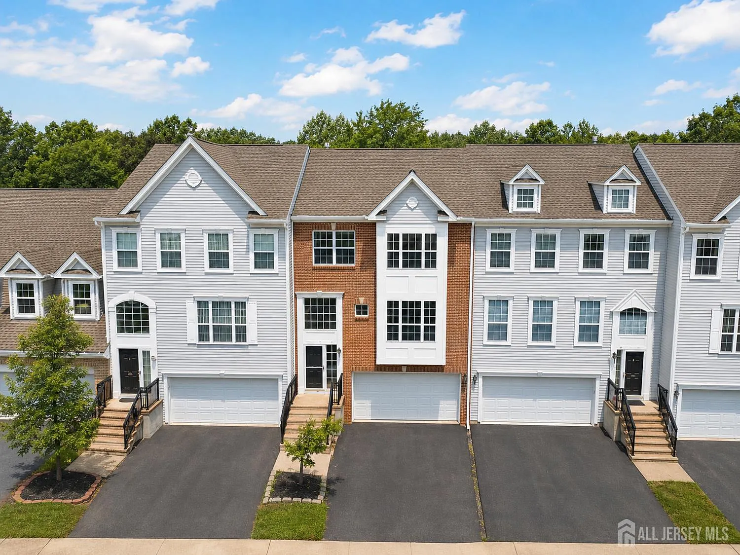 4 bed, 4.0 bath, 2152 sqft, $4,200 — Photo 4
