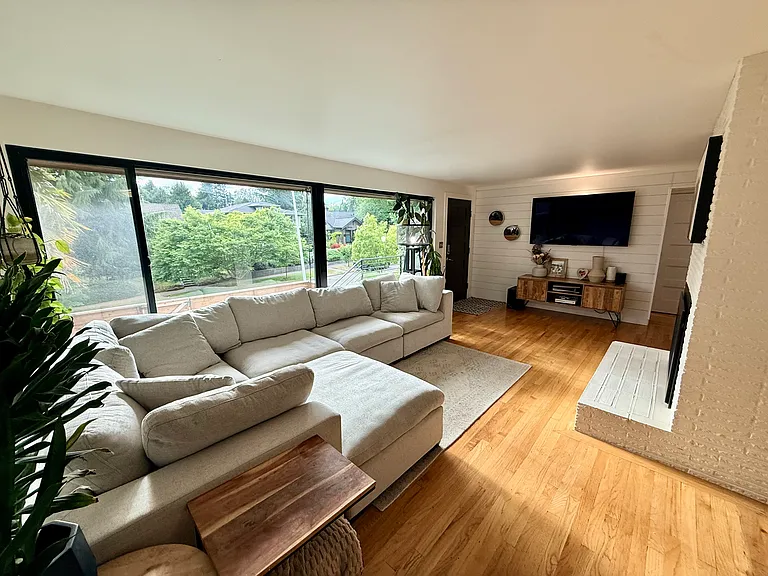 4146 46th Ave SW — Photo 10