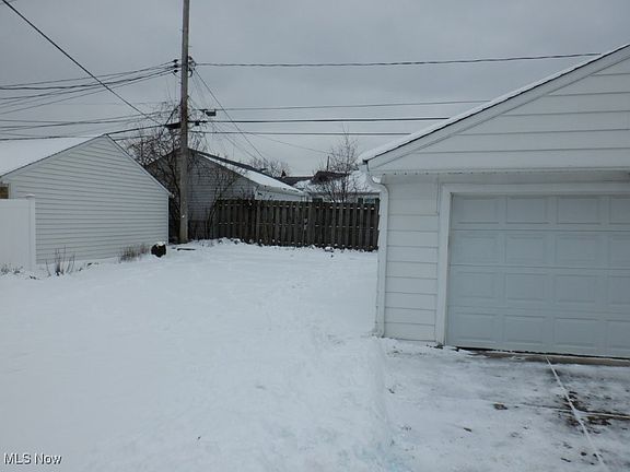 5th image of 8905 Outlook Dr
