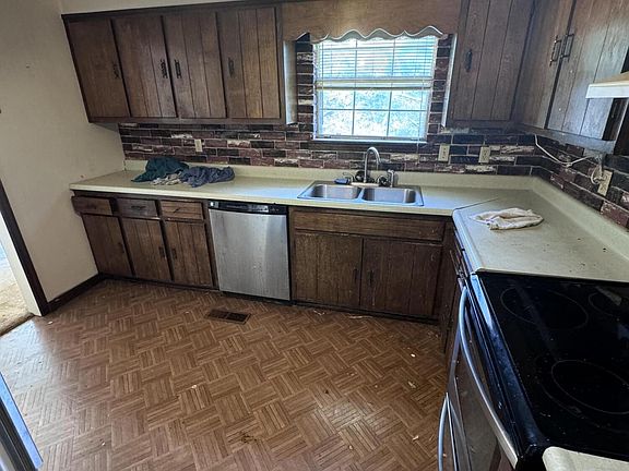4th image of 477 Cedar Valley Ln